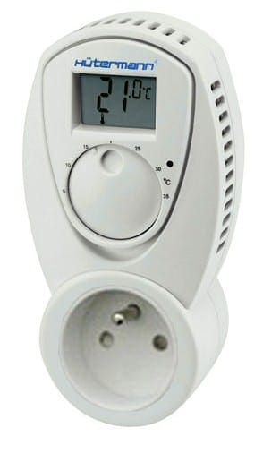 Zásuvkový elektronický termostat Hutermann pre ovládanie kúrenia, napr. Kúpeľňový radiátor, priamotop apod. Typ TZ33 (do zásuvky)