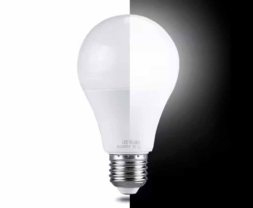 Soumraková žárovka E27 - světlo bez starostí