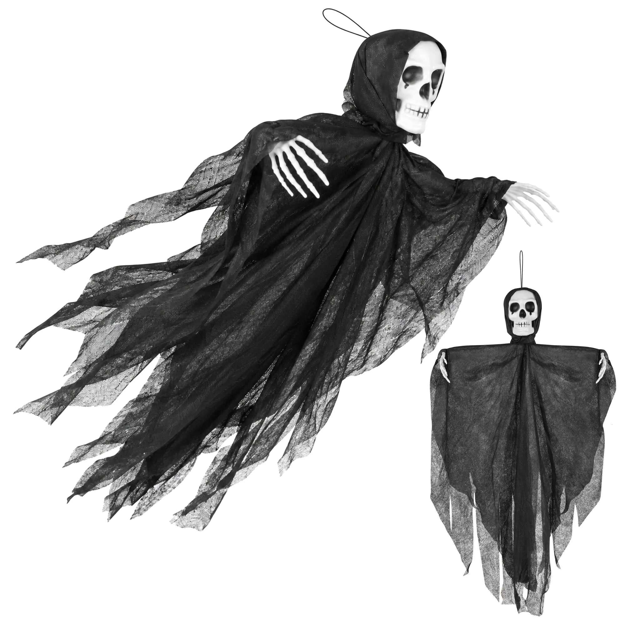 Závěsná halloweenská dekorace – černá kostra s pláštěm 75 × 55 cm