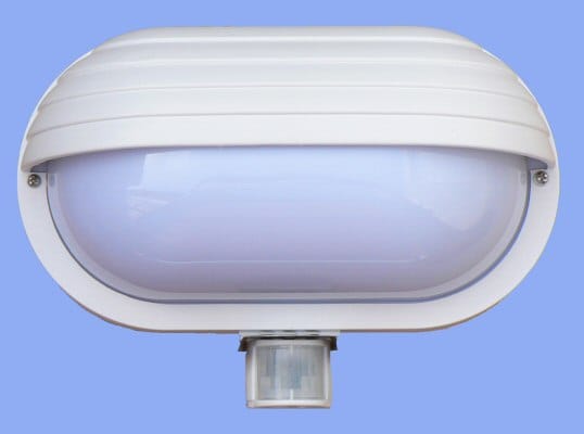 Svietidlo s čidlom pohybu (infraspínač) nástenné 60W - Hutermann Oval Pir-Mikro biele